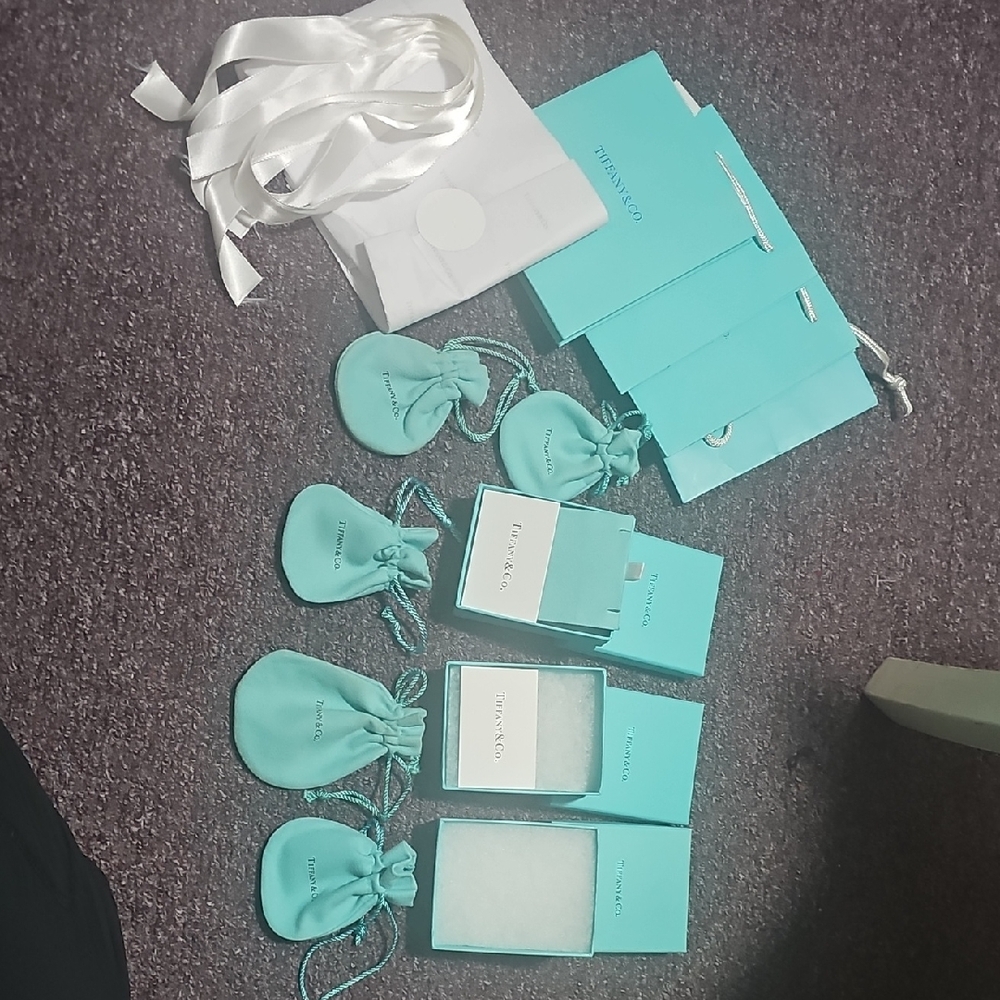 Tiffany & Co. Signature Robin's Egg Blue Jewelry Pouches and Boxes